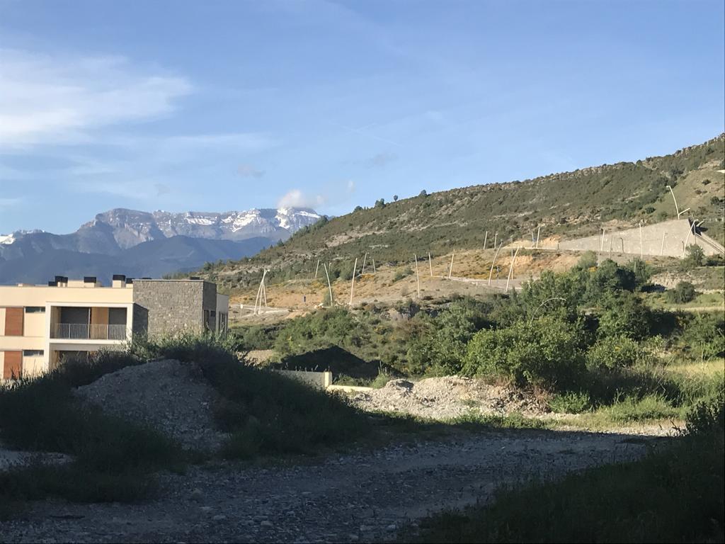 Golf Y Nieve Apartment Sabinanigo Bagian luar foto