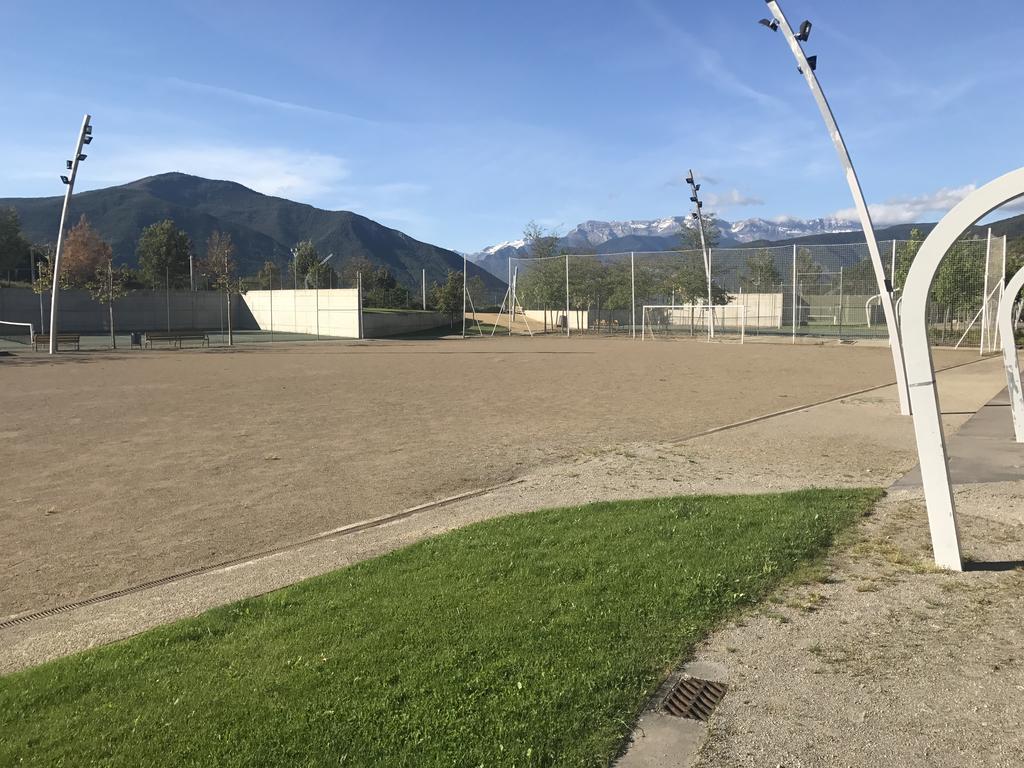 Golf Y Nieve Apartment Sabinanigo Bagian luar foto