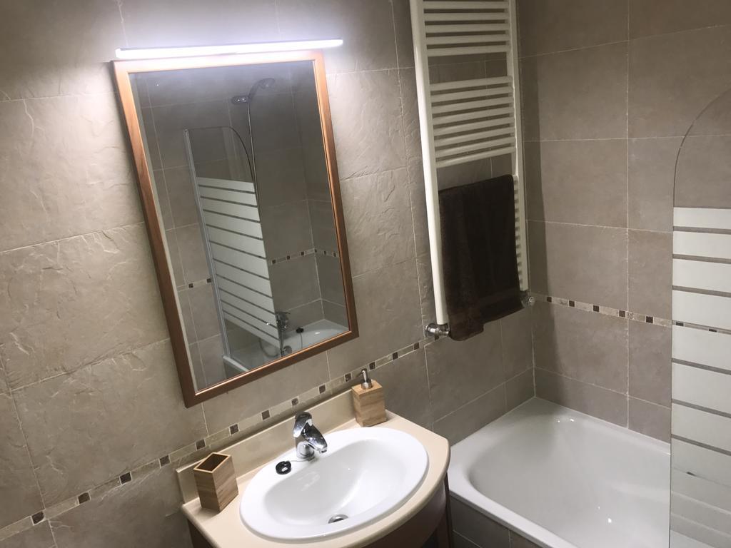 Golf Y Nieve Apartment Sabinanigo Bagian luar foto