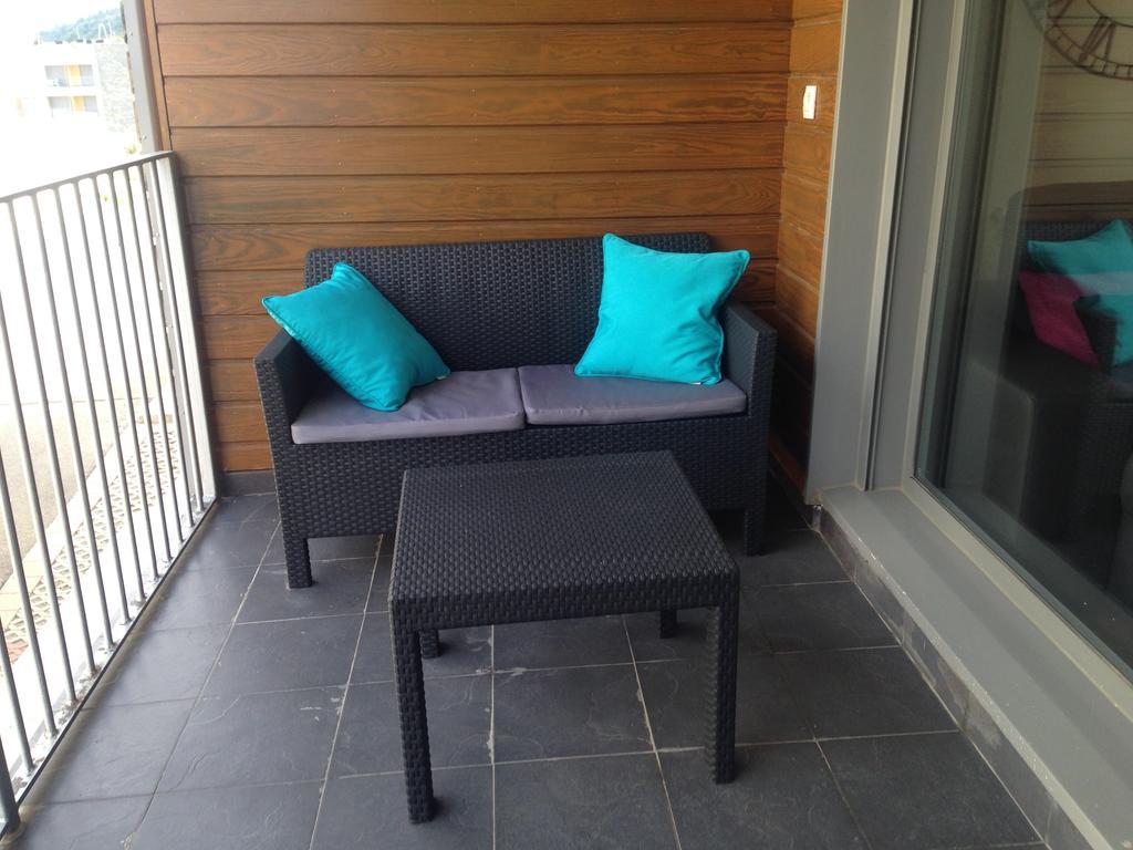 Golf Y Nieve Apartment Sabinanigo Bagian luar foto