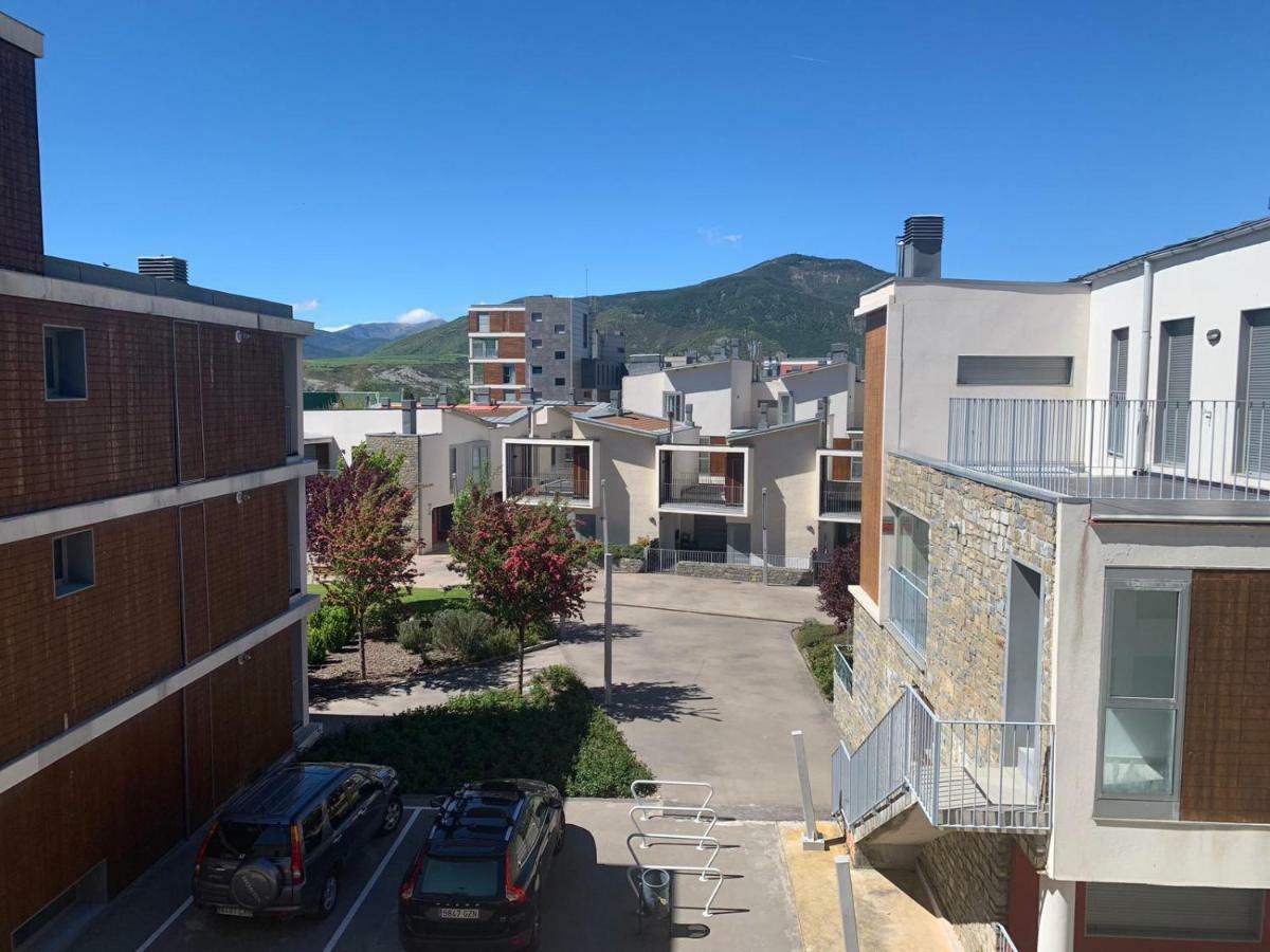 Golf Y Nieve Apartment Sabinanigo Bagian luar foto