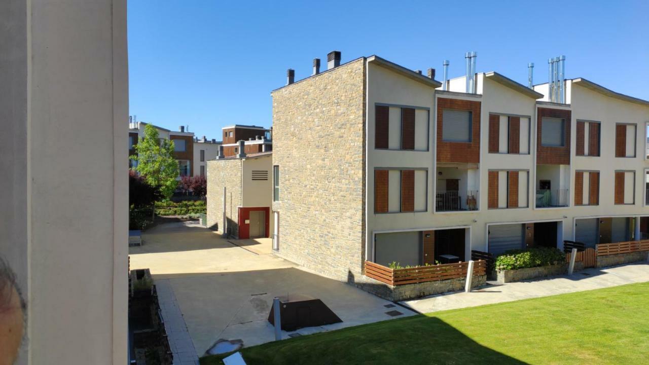 Golf Y Nieve Apartment Sabinanigo Bagian luar foto