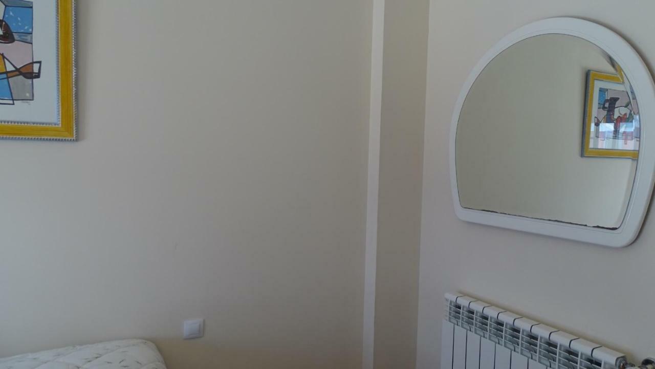 Golf Y Nieve Apartment Sabinanigo Bagian luar foto